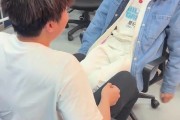 BLG分享ON和Bin玩夹腿游戏：比拼时刻！