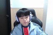 谁直播做的过你呀！Showmaker因上次点外卖被Lucid和BeryL争抢 决定锁门来应对Gank的队友